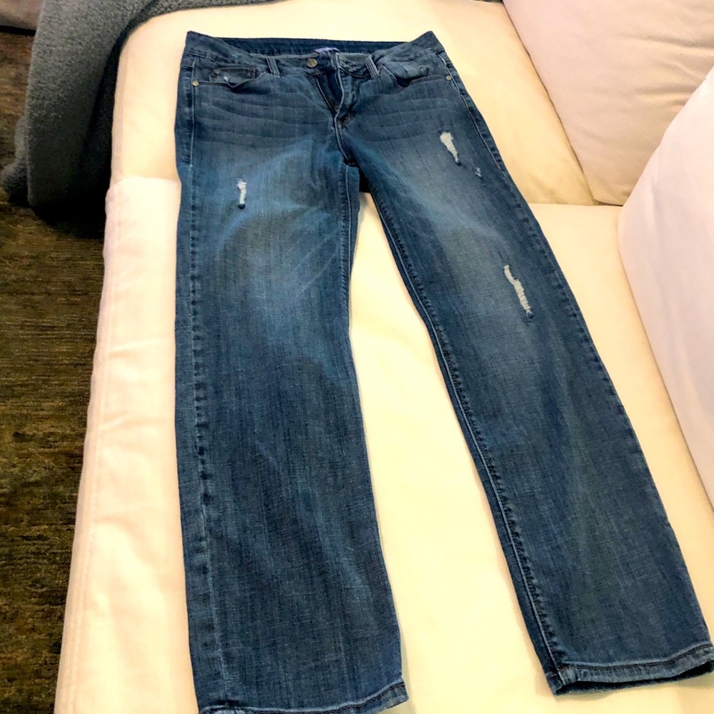 Hot in Hollywood boyfriend jeans.